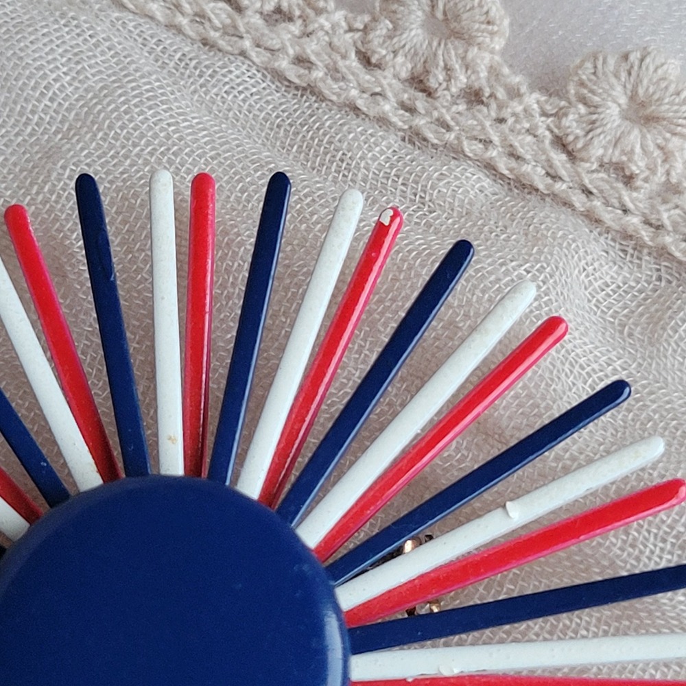 Vintage 1970s Pinwheel Starburst Brooch Red White Blue Enameled Metal Pin - Picture 5 of 8
